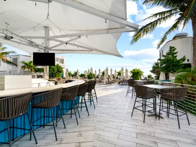 2-bedroom condo for sale in Fort Lauderdale - 551 N Fort Lauderdale Beach Blvd R201 - MondialRealty