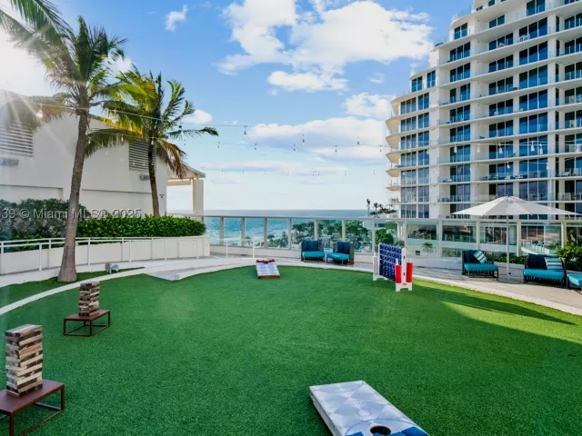 2-bedroom condo for sale in Fort Lauderdale - 551 N Fort Lauderdale Beach Blvd R201 - MondialRealty