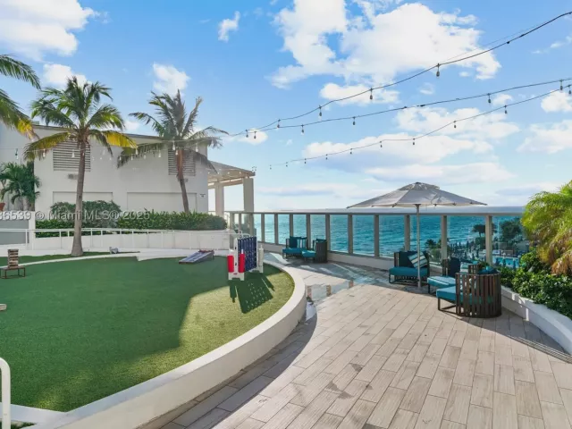 2-bedroom condo for sale in Fort Lauderdale - 551 N Fort Lauderdale Beach Blvd R201 - MondialRealty