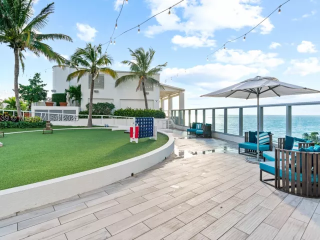 2-bedroom condo for sale in Fort Lauderdale - 551 N Fort Lauderdale Beach Blvd R201 - MondialRealty