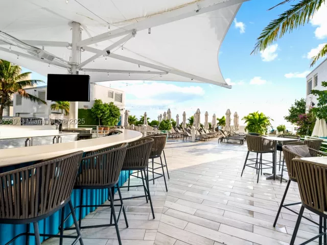 2-bedroom condo for sale in Fort Lauderdale - 551 N Fort Lauderdale Beach Blvd R201 - MondialRealty