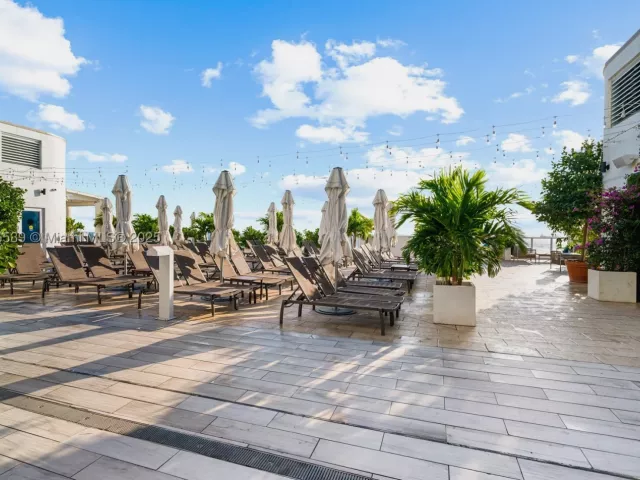 2-bedroom condo for sale in Fort Lauderdale - 551 N Fort Lauderdale Beach Blvd R201 - MondialRealty