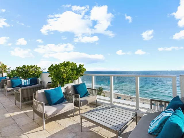 2-bedroom condo for sale in Fort Lauderdale - 551 N Fort Lauderdale Beach Blvd R201 - MondialRealty