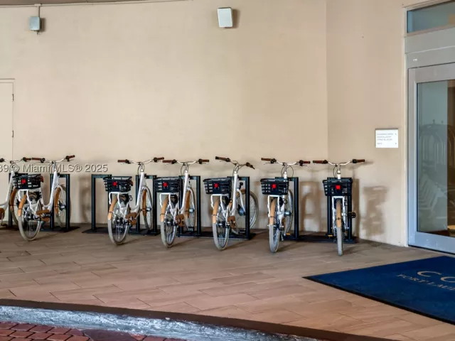 2-bedroom condo for sale in Fort Lauderdale - 551 N Fort Lauderdale Beach Blvd R201 - MondialRealty