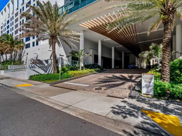2-bedroom condo for sale in Fort Lauderdale - 551 N Fort Lauderdale Beach Blvd R201 - MondialRealty