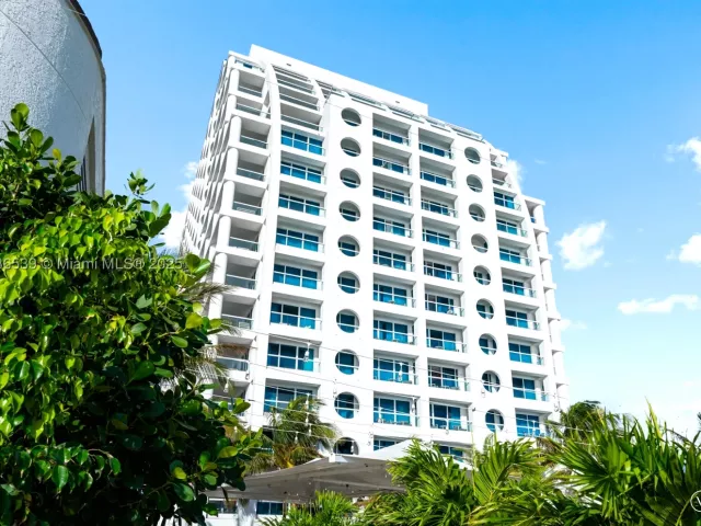 2-bedroom condo for sale in Fort Lauderdale - 551 N Fort Lauderdale Beach Blvd R201 - MondialRealty