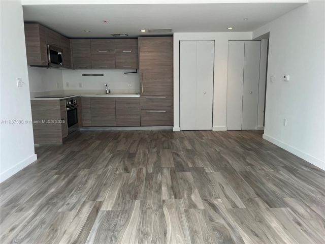 Apartment for sale  Unit #1207 - photo 6267385