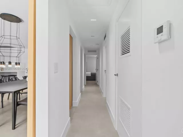 4-bedroom home for sale in Surfside - 9033 Emerson Ave - MondialRealty