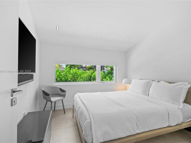 Home for sale at 9033 Emerson Ave - photo 6274090