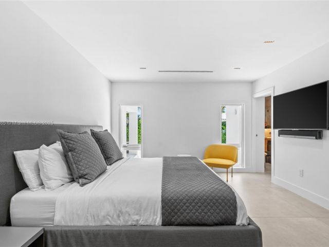 Home for sale at 9033 Emerson Ave - photo 6274096