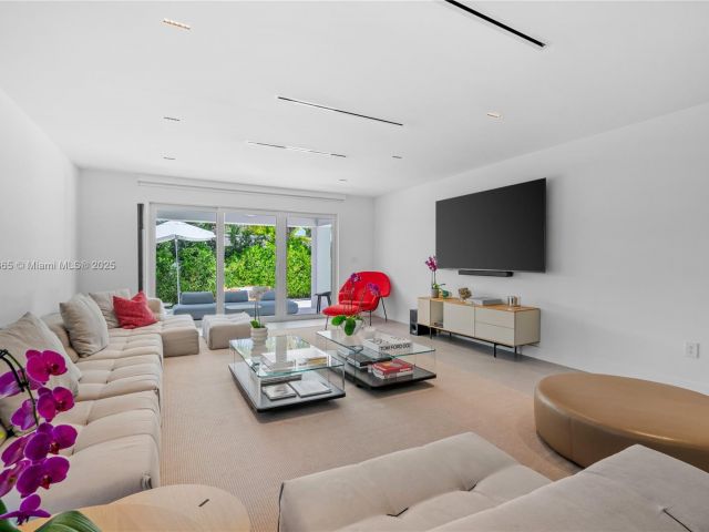 Home for sale at 9033 Emerson Ave - photo 6274102