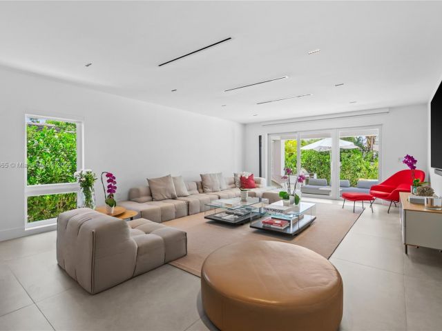 Home for sale at 9033 Emerson Ave - photo 6274108