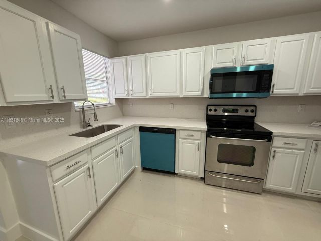 Home for rent at 1494 W 34th St 0 - photo 6267423