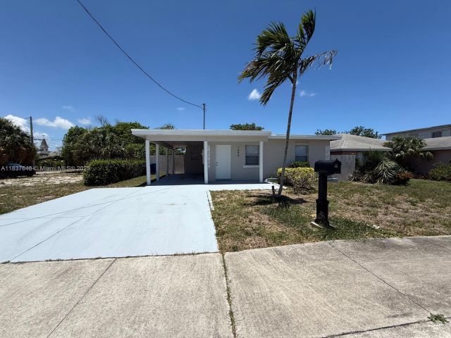 3-bedroom home for rent in Riviera Beach - 1494 W 34th St 0 - MondialRealty