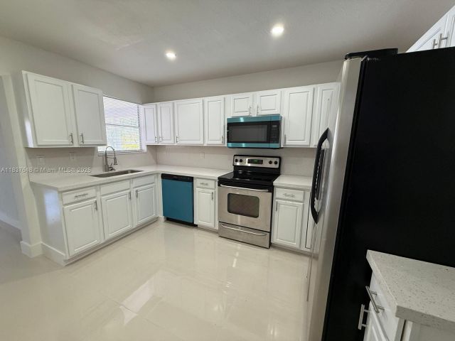 3-bedroom home for rent in Riviera Beach - 1494 W 34th St 0 - MondialRealty