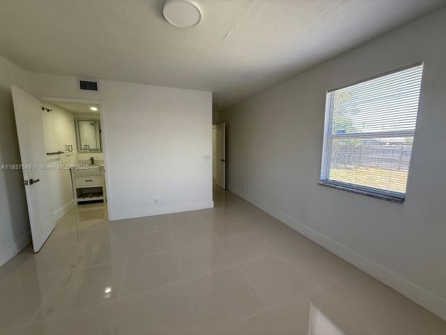 3-bedroom home for rent in Riviera Beach - 1494 W 34th St 0 - MondialRealty