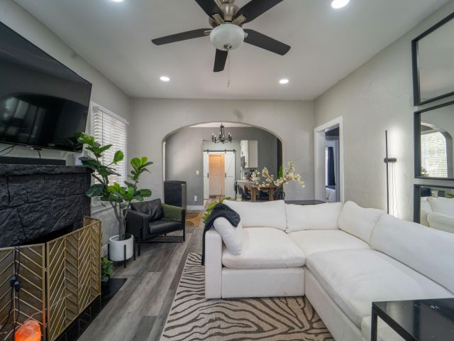 Home for sale at 933 38th Street - photo 6281266