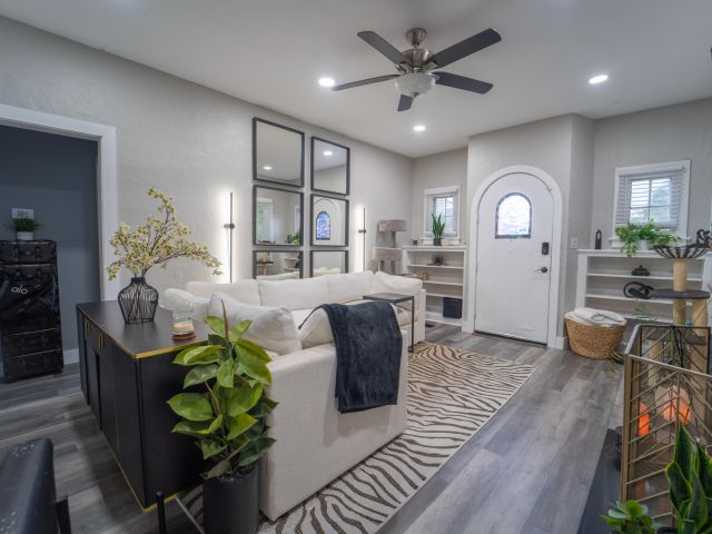 Home for sale at 933 38th Street - photo 6281268