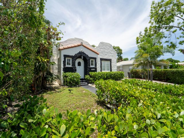 Home for sale at 933 38th Street - photo 6281271