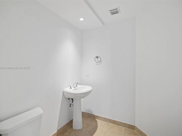 Apartment for sale  Unit #1005 - photo 6284091