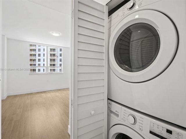 Apartment for sale  Unit #1005 - photo 6284093