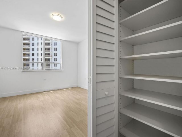 Apartment for sale  Unit #1005 - photo 6284094