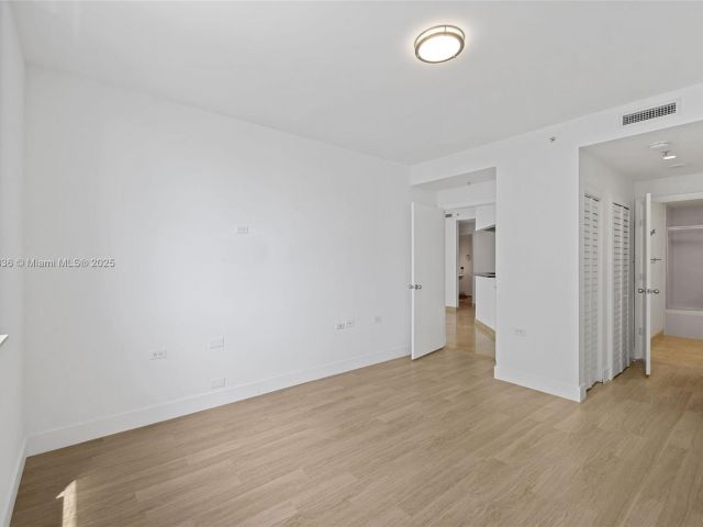 Apartment for sale  Unit #1005 - photo 6284097