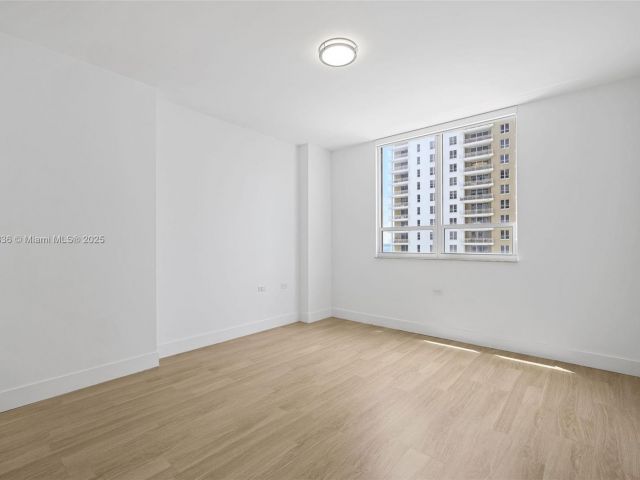 Apartment for sale  Unit #1005 - photo 6284100