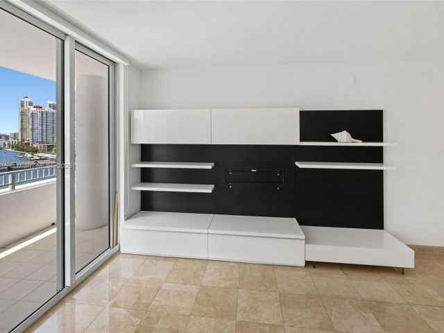 Apartment for sale  Unit #1005 - photo 6284102