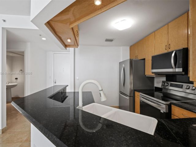 Apartment for sale  Unit #1005 - photo 6284103