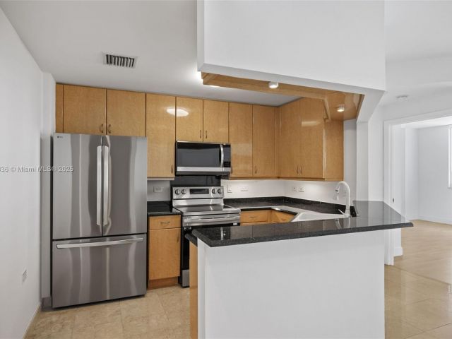 Apartment for sale  Unit #1005 - photo 6284106