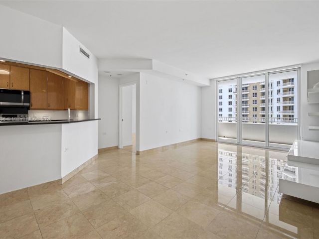 Apartment for sale  Unit #1005 - photo 6284108
