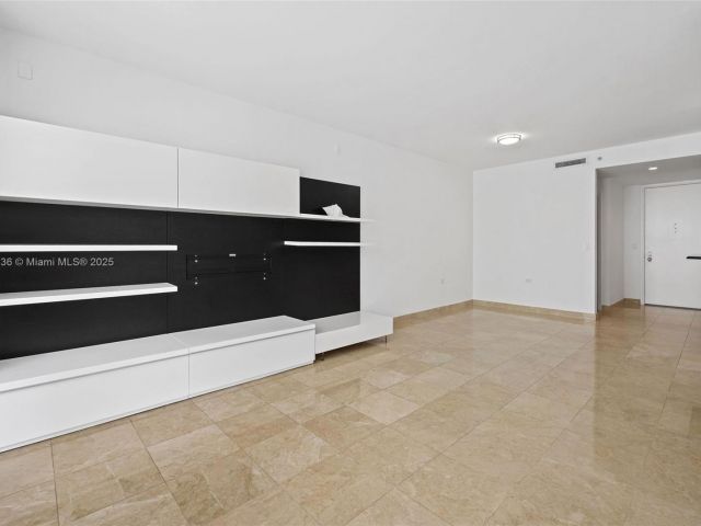 Apartment for sale  Unit #1005 - photo 6284109