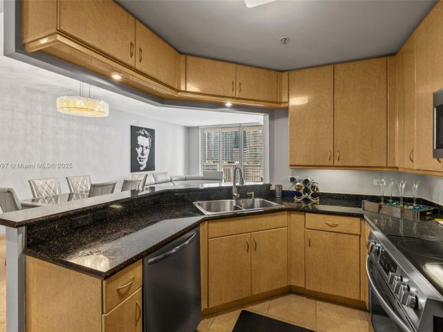 Apartment for sale  Unit #2006 - photo 6276925