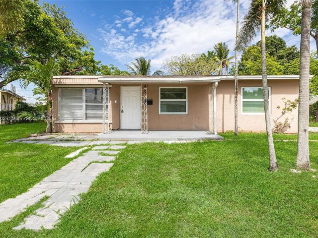 3-bedroom home for sale in Hollywood - 1609 S 23rd Ave - MondialRealty