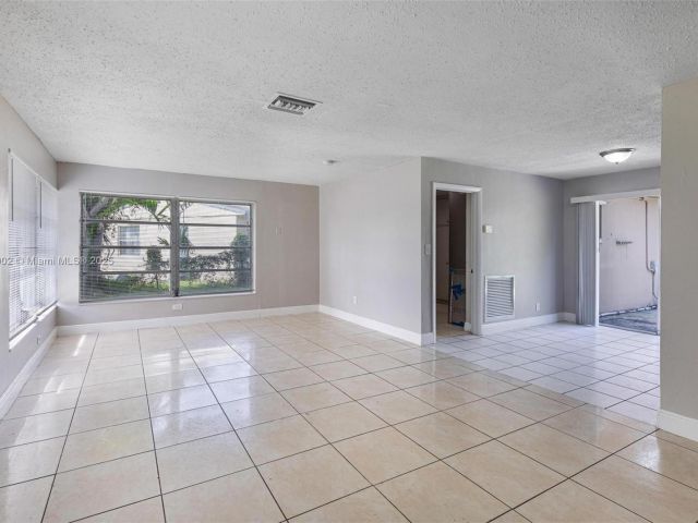 3-bedroom home for sale in Hollywood - 1609 S 23rd Ave - MondialRealty