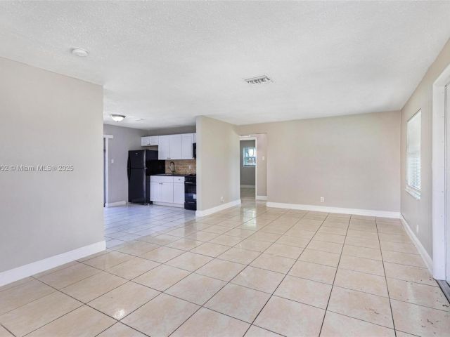 3-bedroom home for sale in Hollywood - 1609 S 23rd Ave - MondialRealty