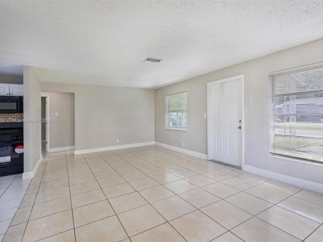 3-bedroom home for sale in Hollywood - 1609 S 23rd Ave - MondialRealty