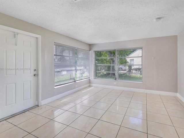 3-bedroom home for sale in Hollywood - 1609 S 23rd Ave - MondialRealty