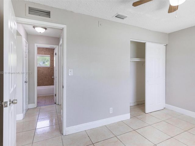 3-bedroom home for sale in Hollywood - 1609 S 23rd Ave - MondialRealty