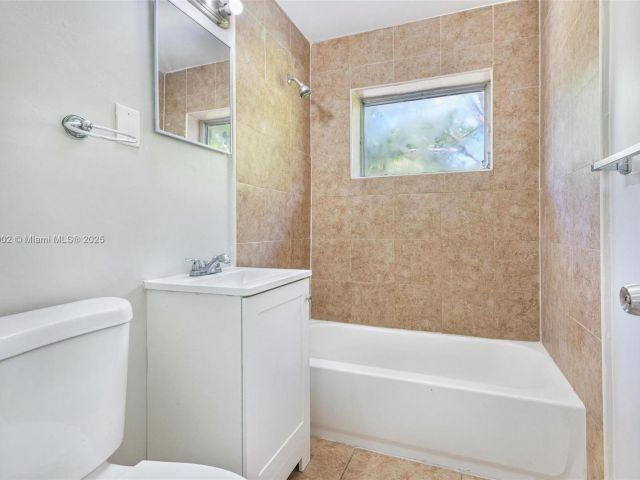 3-bedroom home for sale in Hollywood - 1609 S 23rd Ave - MondialRealty