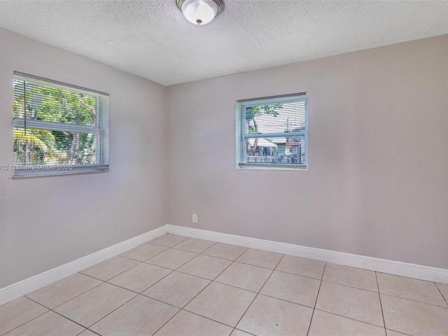3-bedroom home for sale in Hollywood - 1609 S 23rd Ave - MondialRealty