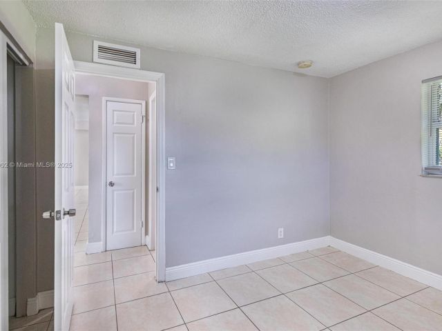 3-bedroom home for sale in Hollywood - 1609 S 23rd Ave - MondialRealty