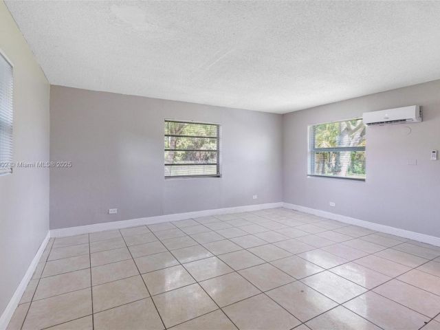 3-bedroom home for sale in Hollywood - 1609 S 23rd Ave - MondialRealty