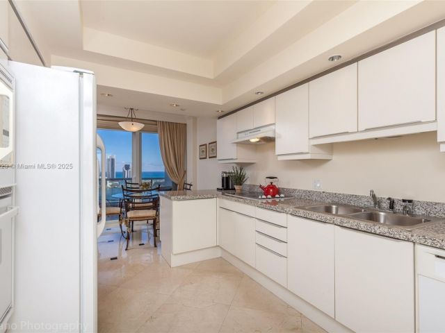 Apartment for sale  Unit #2504 - photo 6273764