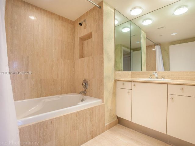 Apartment for sale  Unit #2504 - photo 6273775