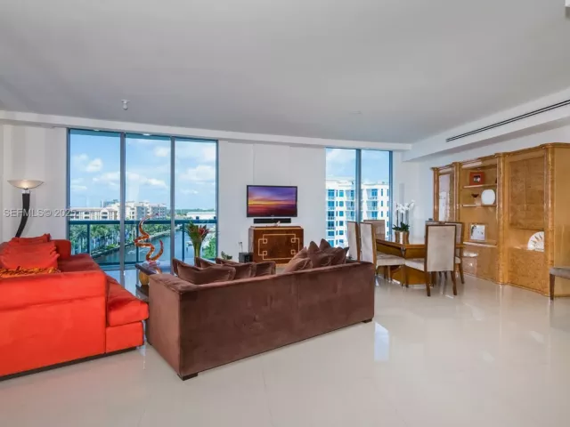 2-bedroom condo for sale in Aventura - 3250 NE 188th St 601 - MondialRealty