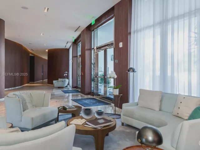 2-bedroom condo for sale in Aventura - 3250 NE 188th St 601 - MondialRealty