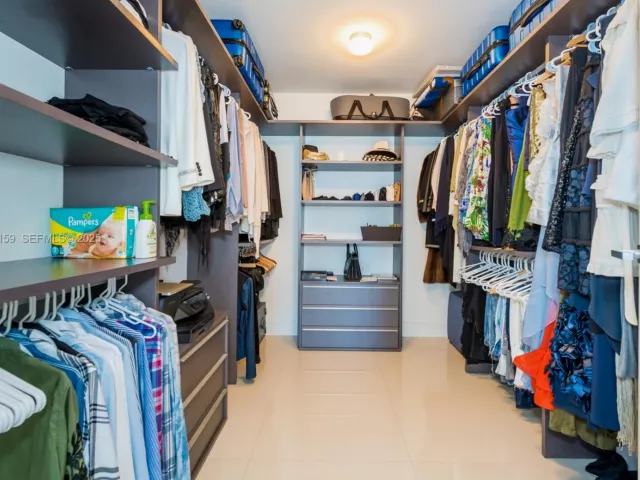 2-bedroom condo for sale in Aventura - 3250 NE 188th St 601 - MondialRealty