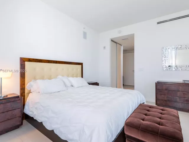 2-bedroom condo for sale in Aventura - 3250 NE 188th St 601 - MondialRealty